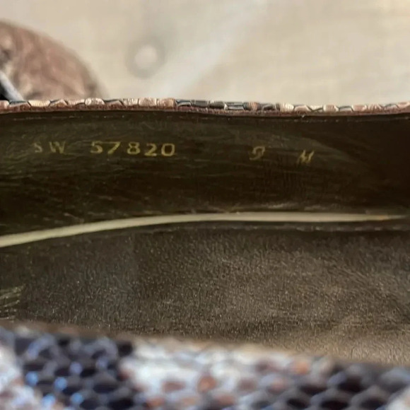 Stuart Weitzman snake print pumps 9M - Picture 11 of 13